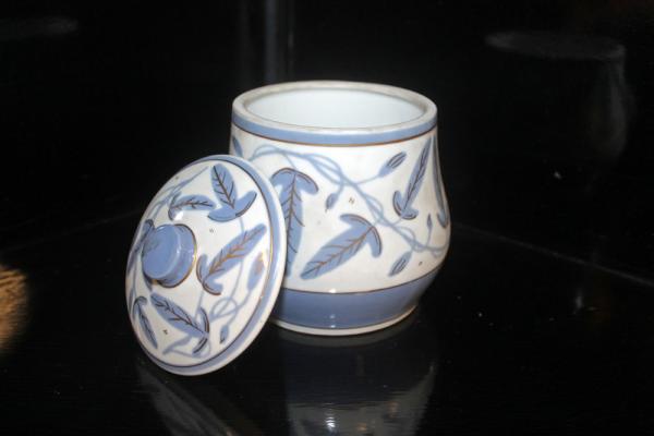 Stodola.cz - Porcelain jar